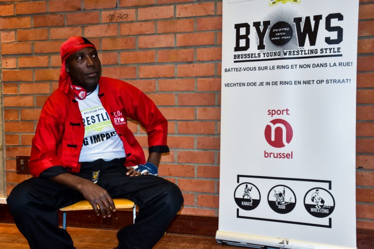 Ex-professionele worstelaar Nsimba Bafuka richt vechtsportclub Brussels Young Wrestling Style op